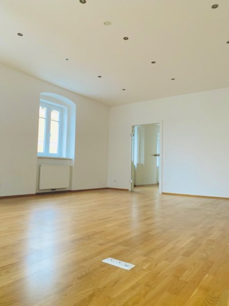 Exklusiv renovierte Bürofläche zu mieten!