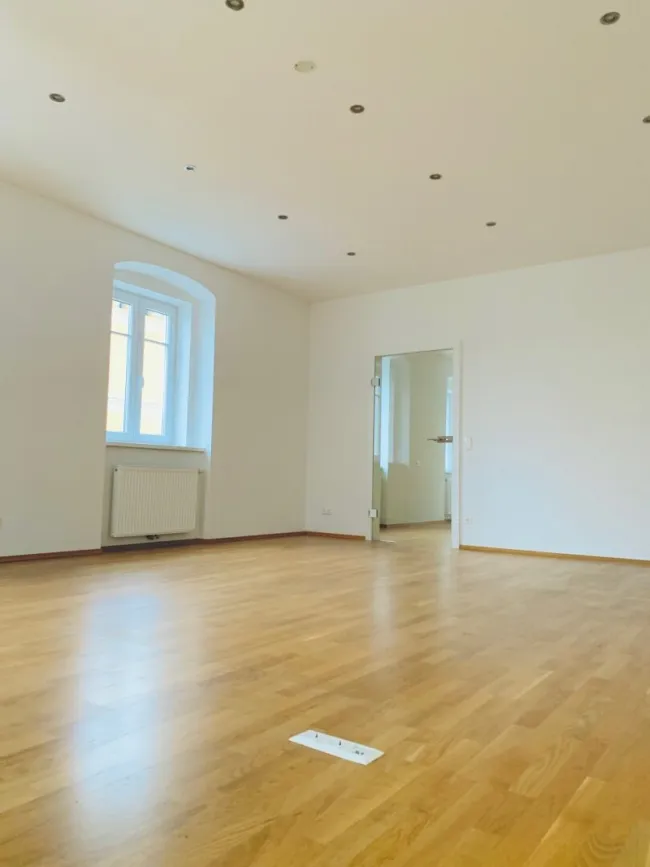 Exklusiv renovierte Bürofläche zu mieten! - Bild