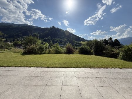 Modernes Wohnhaus mit Terrasse, Carport und Nebengebäude in sonniger Lage!