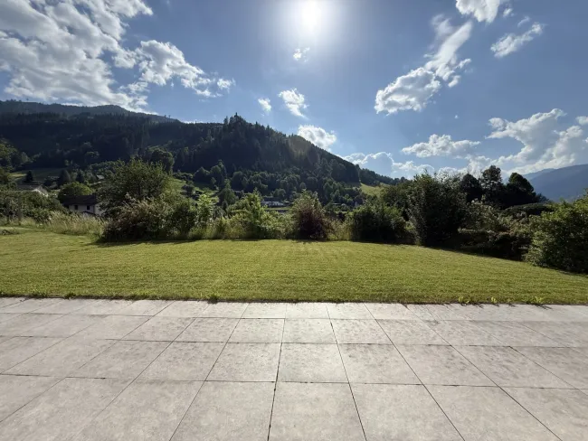 Modernes Wohnhaus mit Terrasse, Carport und Nebengebäude in sonniger Lage! - Bild