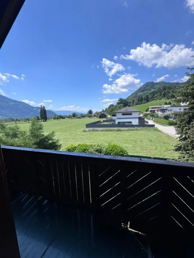 Wohnhaus mit südseitigem Wintergarten und Doppelgarage, westseitigem Balkon, voll unterkellert - Bild