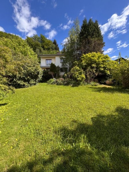 Wohnhaus mit südseitiger Terrasse, Garten und Garage