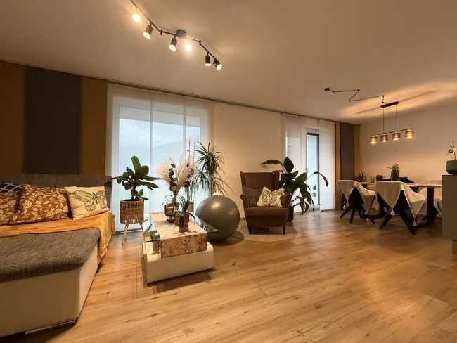 Neuwertige, traumhafte Eigentumswohnung mit südseitigem Balkon und westseitiger Terrasse! - Bild