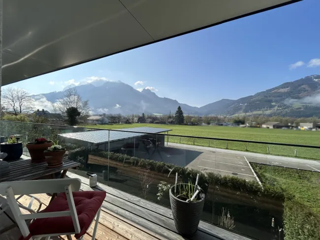 Neuwertige, traumhafte Eigentumswohnung mit südseitigem Balkon und westseitiger Terrasse! - Titelbild