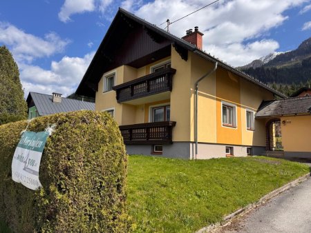 Gepflegtes Wohnhaus mit Nebengebäude, Garage, voll unterkellert, in Admont mit traumhaftem Bergblick