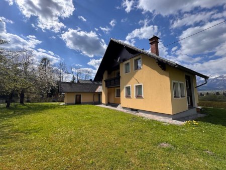 Gepflegtes Wohnhaus mit Nebengebäude, Garage, voll unterkellert, in Admont mit traumhaftem Bergblick