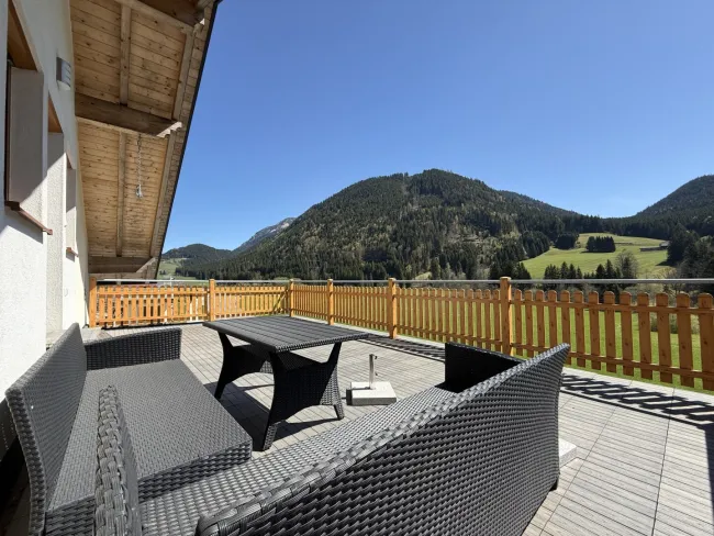 Zwei/Dreifamilienhaus, Nebengebäude und Garagengebäude mit Wohnung, voll unterkellert - Bild