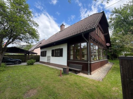 Wohnhaus in Admont in herrlich ruhiger Lage mit stilvollem Wintergarten und Carport!