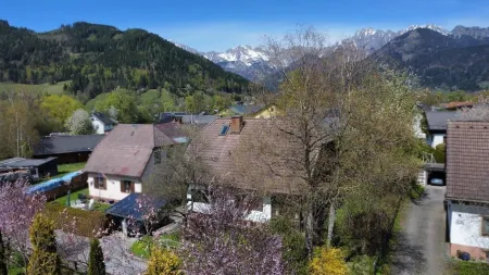 Wohnhaus in Admont in herrlich ruhiger und sonniger Lage mit stilvollem Wintergarten und Carport!