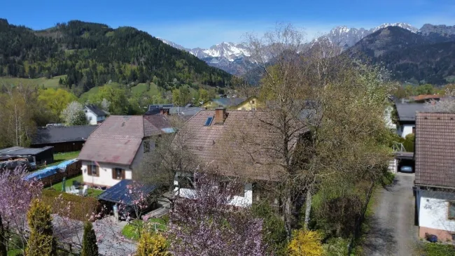 Wohnhaus in Admont in herrlich ruhiger Lage mit stilvollem Wintergarten und Carport! - Bild