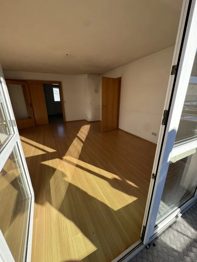 Eigentumswohnung mit 4 Zimmer, südseitigem Balkon und Garage, zweitwohnsitzfähig! - Bild