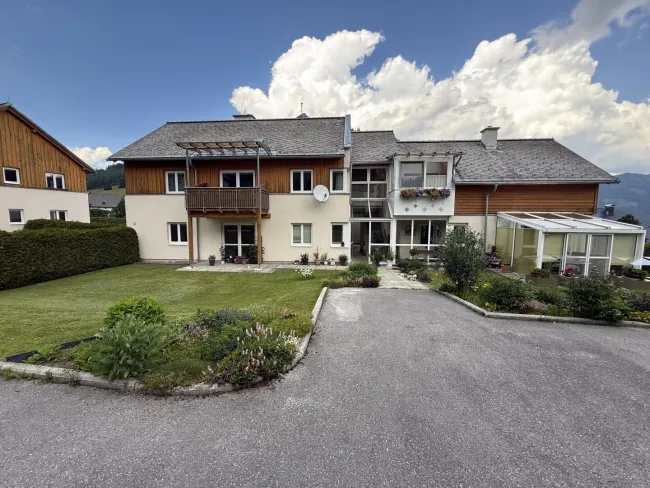 Zweitwohnsitzfähige 4 Zimmer Eigentumswohnung mit südseitigem Balkon und Garage - Titelbild