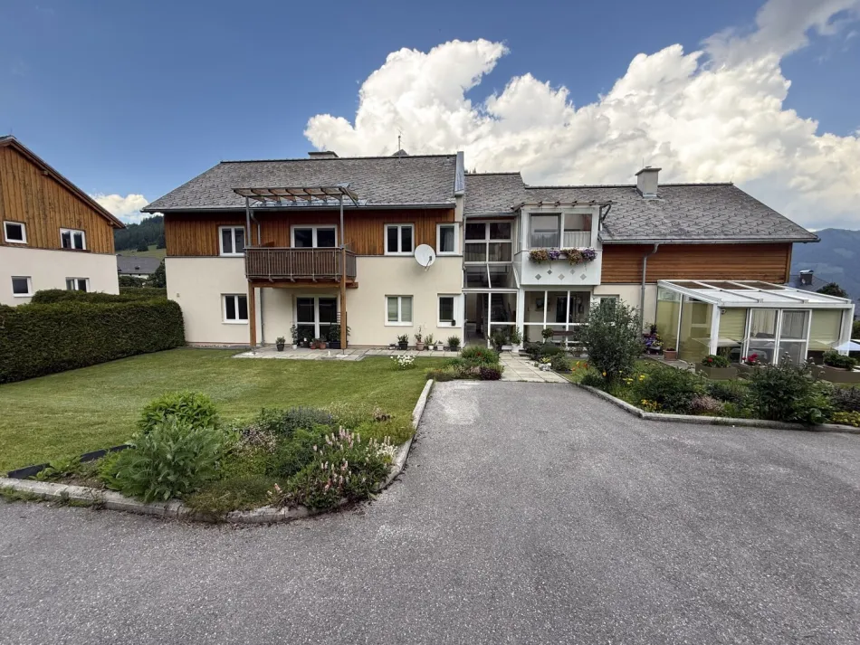 Zweitwohnsitzfähige 4 Zimmer Eigentumswohnung mit südseitigem Balkon und Garage - Titelbild