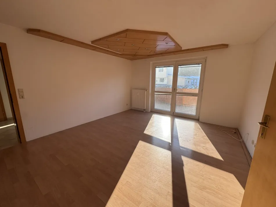 Zweitwohnsitzfähige 4 Zimmer Eigentumswohnung mit südseitigem Balkon und Garage - Bild
