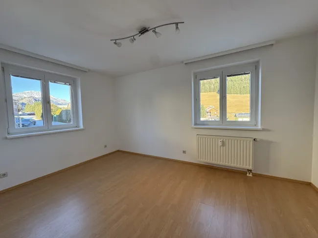 Eigentumswohnung mit 4 Zimmer und südseitige Terrasse und Garage, zweitwohnsitzfähig! - Bild