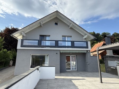 Wohnhaus mit großer süd-westseitigen Terrasse, südseitiger Balkon, Garagen u. Carports in herrlicher Ruhelage!