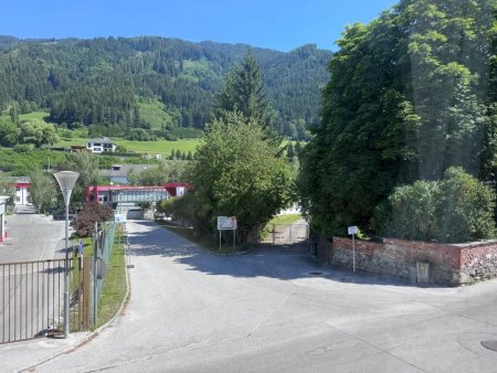 3 Zimmer Wohnung mit westseitig verbauter Loggia im Erdgeschoss/Hochparterre