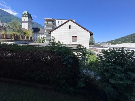 3 Zimmer Wohnung mit westseitig verbauter Loggia im Erdgeschoss/Hochparterre