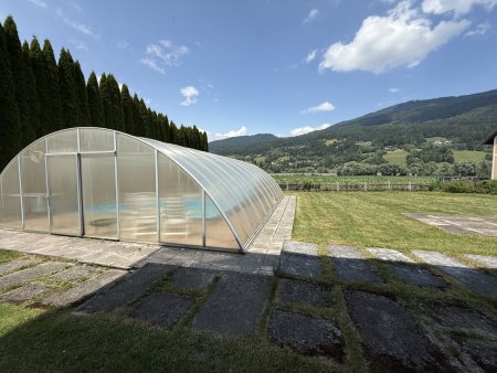 Sonniges, flaches Grundstück mit Pool!
