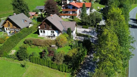 Renovierungsbedürftiges Einfamilienhaus in sonniger Lage mit südseitiger Terrasse und Garage und Keller