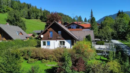 Renovierungsbedürftiges Einfamilienhaus in sonniger Lage mit südseitiger Terrasse und Garage und Keller