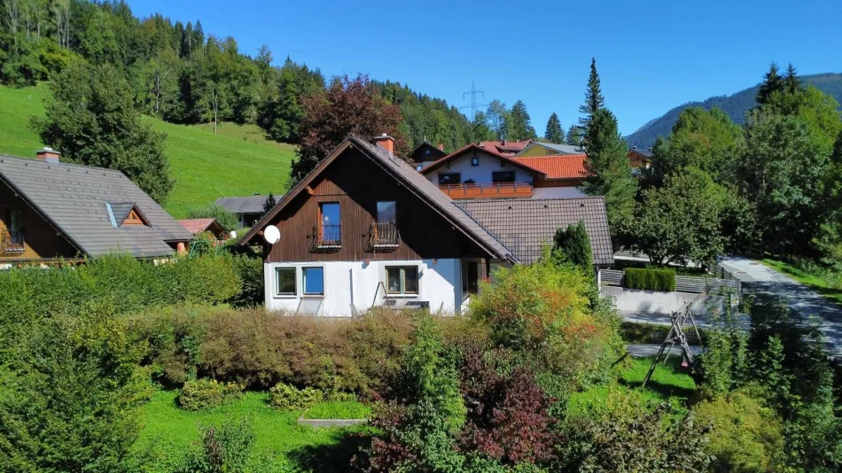 Renovierungsbedürftiges Einfamilienhaus in sonniger Lage mit südseitiger Terrasse und Garage und Keller - Titelbild
