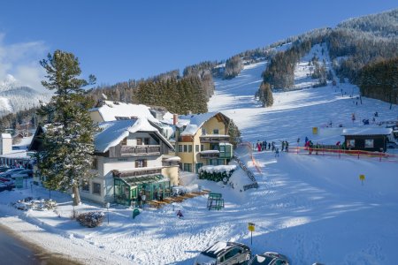 Charmantes Hotel & Schiberg: Ihr Schlüssel zur Bergwelt mit FIS homolgierten Skipisten und vielseitigen Freizeitmöglichkeiten!