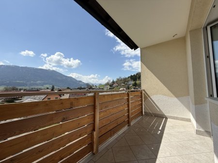 Helle Eigentumswohnung, hochwertige Ausstattung, südseitige Loggia, Garage