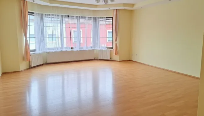 198m² Wohnung oder Büro in Wolkersdorf Stadt - Titelbild