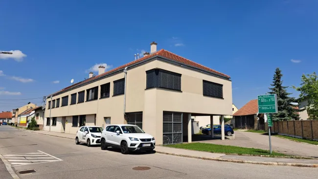 Gesamtansicht Straßenseite