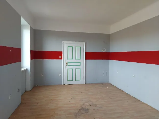 Eines der Zimmer im OG