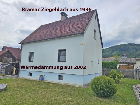 Einfamilienhaus mit 3 Zimmer, Wohnküche, Bad mit Dusche, WC, ebener Garten, Carport, überdachte Laube.