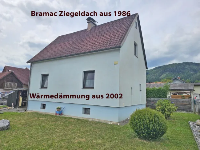 Einfamilienhaus mit 3 Zimmer, Wohnküche, Bad mit Dusche, WC, ebener Garten, Carport, überdachte Laube. - Bild