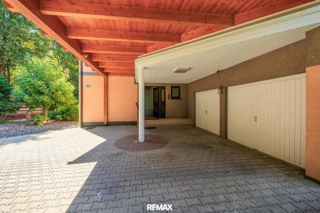 Carport & Garage