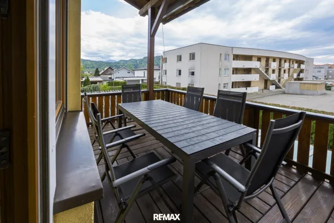 Überdachter Balkon mit Weitblick
