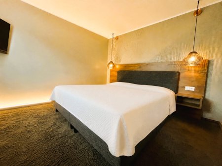 Schlafzimmer mit ca. 12m²
