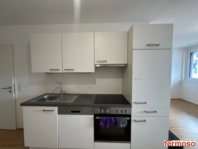 Moderne 1-Zimmer-Wohnung mit Einbauküche & Fußbodenheizung in 1200 Wien, nur 849 €! - Titelbild