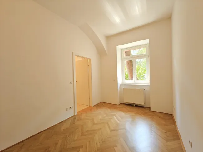 Nähe Raimund Theater: Hofruhelage + Großer Garten mit Terrasse + 6 Min. zur U4 + Perfekte Wohnlage + Südwest-Ausrichtung + Garage optional - Bild