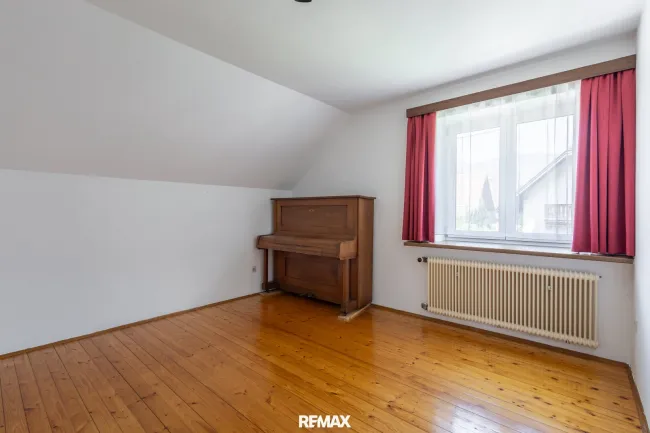 Zimmer 1 OG
