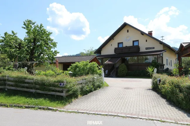 Zufahrt, Hof