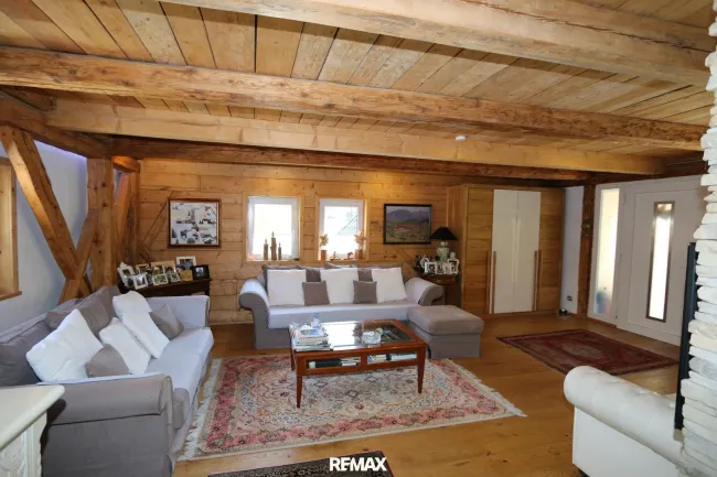 chaletartige Wohnung mit riesigem Garten, beinahe ein ganzes Haus - Bild