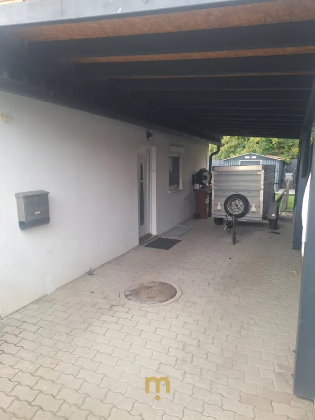 Modernes Wohnen auf Eigengrund – Stilvolles Kleingartenhaus mit Wohnkeller und Garten - Bild