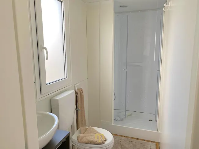 24 m² Neubau-Mobilhaus auf einer 89 m² Gartenparzelle – Ihr Sommertraum samt kleinem Homeoffice... - Bild