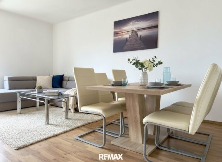 Wohnzimmer mit Essbereich