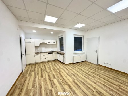 Küche mit Aufenthaltsbereich
