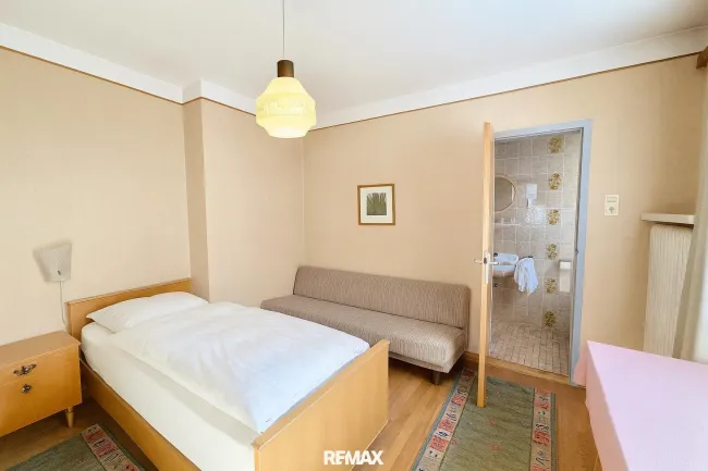 Zweibettzimmer mit Bad