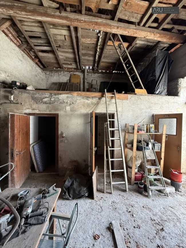 Kleines Einfamilienhaus mit Potenzial & Photovoltaik - Bild