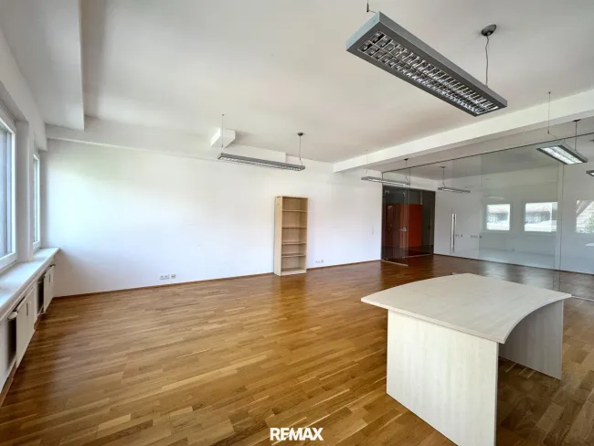 Büro 3 Blick in Büro 2