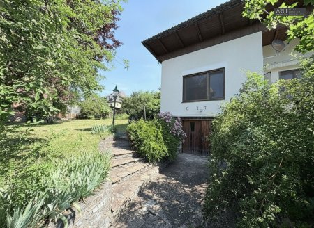 Gemütliches Haus mit Garten, Balkon & Garage in Burgau