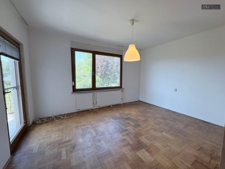 Gemütliches Haus mit Garten, Balkon & Garage in Burgau